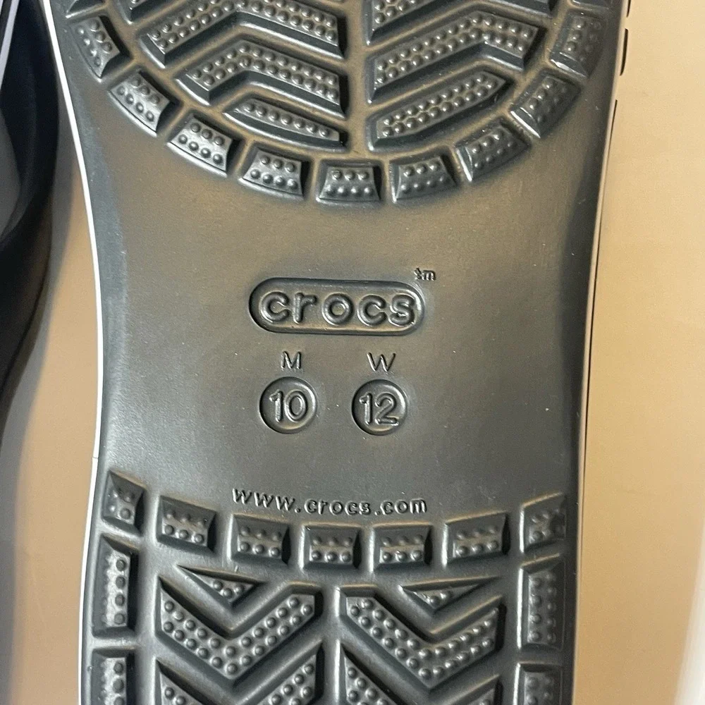 Crocs Thong Sandals Lightweight Comfort Black / white SZ Men's 10 Women's 12 New